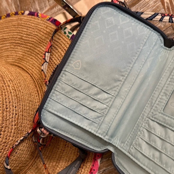 Vera Bradley Beach Bundle - Picture 4 of 10